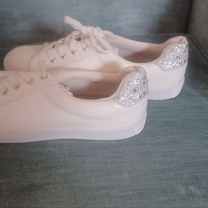 NWT Torrid White Leather Fashion Sneaker size 9.5ww with rhinestones